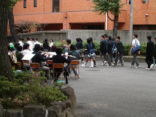 ���}���t